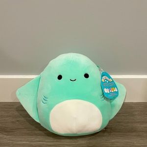8” maggie the stingray squishmallow